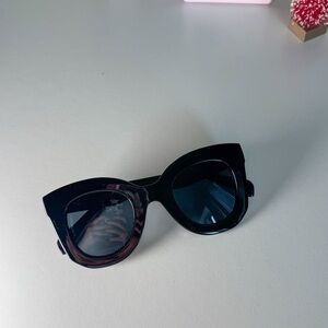 Women’s Black Sunglasses
